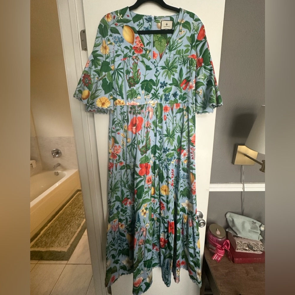 TUCKERNUCK Blooming Botanical Ginger
Floral Maxi Dress Sz Medium - Picture 3 of 10